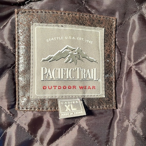 Leather jacket by Pacific Trail,size XL. Quilt lined, warm. Blazer style. - Picture 7 of 11
